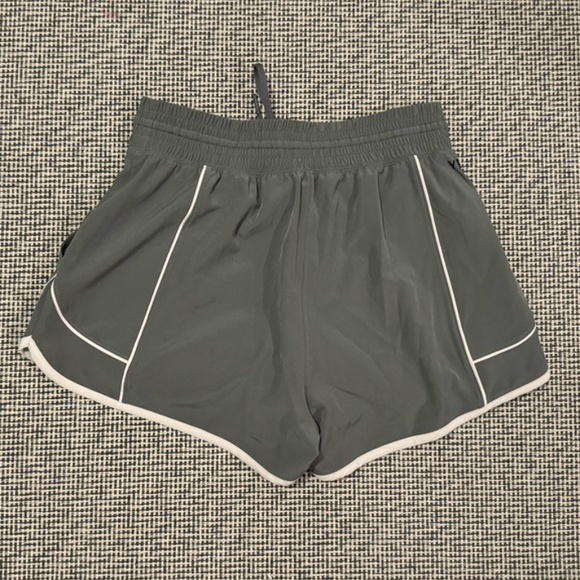 Abercrombie YPB High Rise Lined Workout Short XXS - Picture 2 of 3